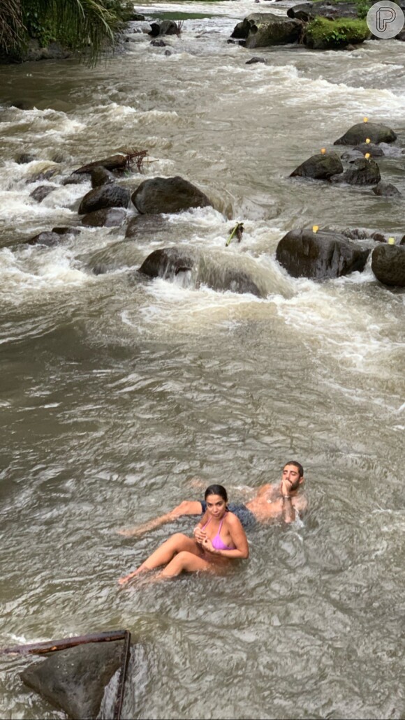 Anitta e Pedro Scooby mergulham em cachoeira em Bali, na Indonésia, neste domingo, dia 02 de junho de 2019
