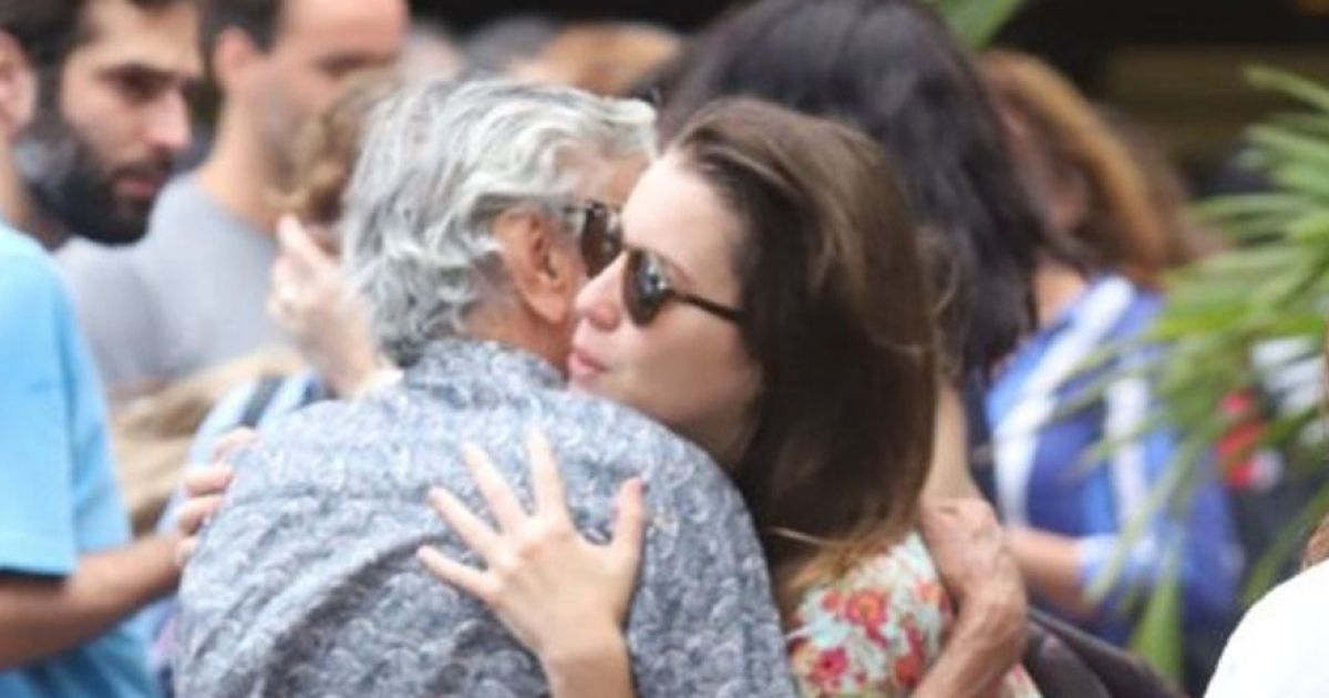Dona maria deixa namorar com sua filha Dona maria deixa namorar com sua filha
