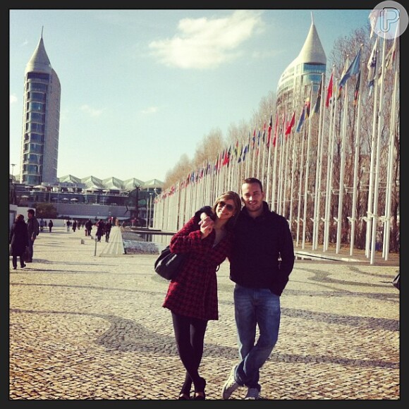 Rodrigo Andrade curte férias pela Europa com a namorada, Melina Torres