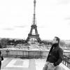 Rodrigo Andrade posa para foto em Paris, na França