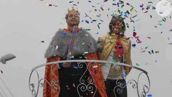 Rodrigo Andrade foi coroado rei do Carnaval em Portugal, ao lado de sua namorada, Melina Torres. O ator fez grande sucesso no país no papel de Berto em 'Gabriela'