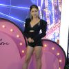 Marina Ruy Barbosa adere lingerie à mostra em look com short de comprimento mini