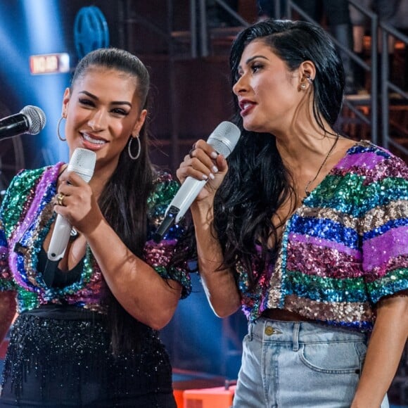 Simaria impressiona Simone com meia no meio do show nesta quarta-feira, dia 12 de junho de 2019