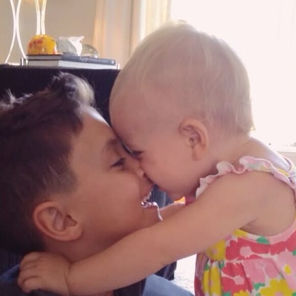 Eliana recorreu a videochamada para matar saudade dos filhos, Arthur e Manuela