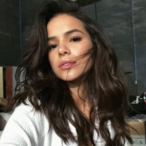 Bruna Marquezine curtiu Dia dos Namorados em encontro com amigos solteiros