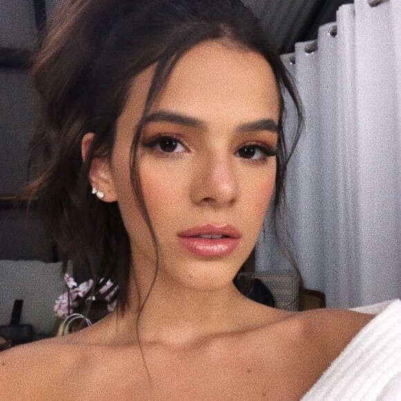 Bruna Marquezine está solteira desde o fim do namoro com Neymar em outubro de 2018