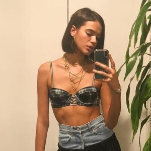 Bruna Marquezine diz ser uma pessoa fechada ao primeiro contato: 'Não me abro com facilidade. Mas sou extrovertida, e no momento em que me sentir confortável e se eu me sentir segura sou bastante brincalhona, gosto de falar, gosto de conversar'