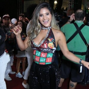 Mileide Mihaile dançou no palco do show de Wallas Arrais