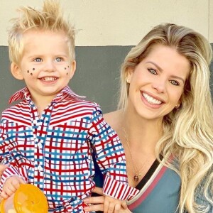 Karina Bacchi mostra o filho vestido de caipira para festa junina, em 15 de junho de 2019