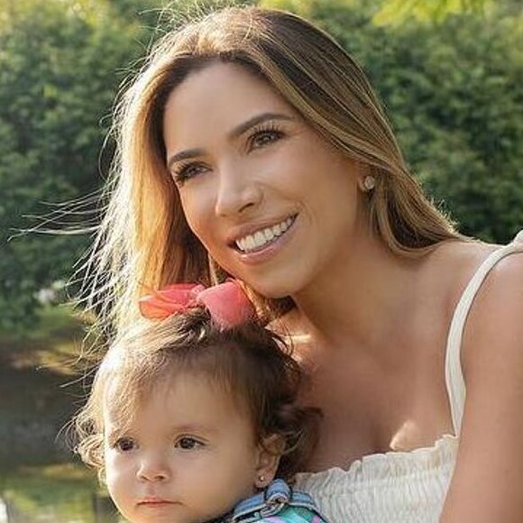 Patricia Abravanel filmou a filha, Jane, sendo paparicada pela avó Iris Abravanel