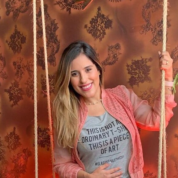 Grávida do primeiro filho, Camilla Camargo comentou a mudança no closet: 'A partir do momento que aprendi que o que me valoriza neste momento não é o que me valorizou nos últimos 15, 20 anos, comecei a entender que existe um leque de perspectivas. E tudo melhora'