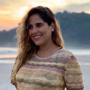 Grávida do primeiro filho, Camilla Camargo se preocupa com temas como valorização dos professores: 'Agora, como mãe, olho tudo isso com mais intensidade porque já me sinto responsável por alguém que é ainda é indefeso'