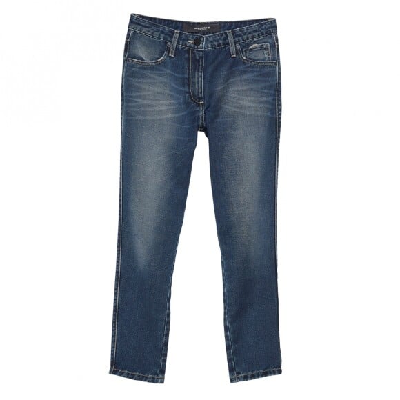 A Damyller tem a calça jeans boyfriend em uma versão cropped. A peça custa R$279.