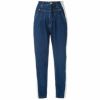 A calça jeans clochard da Amapô é bicolor e pode ser achada na Farfetch por R$496.