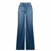 A pantalona vem diretamente dos anos 70 e a calça jeans no modelo da Hering sai por R$179,99.