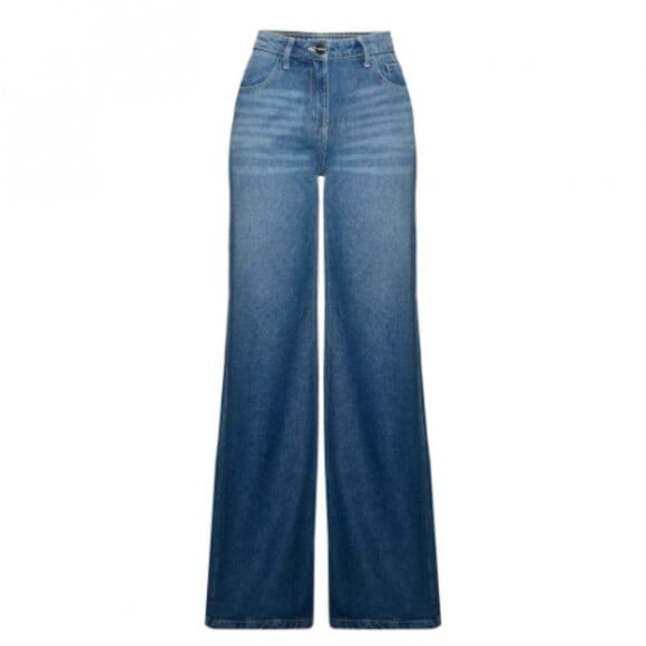 A pantalona vem diretamente dos anos 70 e a calça jeans no modelo da Hering sai por R$179,99.