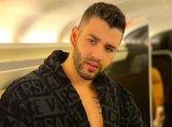Gusttavo Lima posa só de roupão e ganha comentário de Andressa Suita: 'Ai bebê'