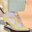 Calça e sapatos do look Thom Browne na semana de moda masculina de Paris