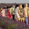 Desfile da Jacquemus aconteceu nesta segunda-feira (24 de junho) na região da Provence, na França