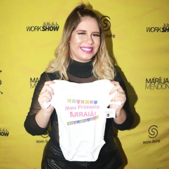 Marilia Mendonça ganhou body personalizado para o filho