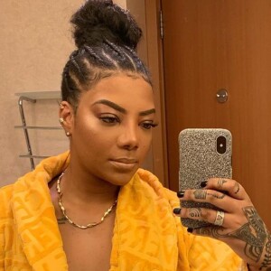 Ludmilla mostra em selfie anel igual ao da namorada, Brunna Gonçalves