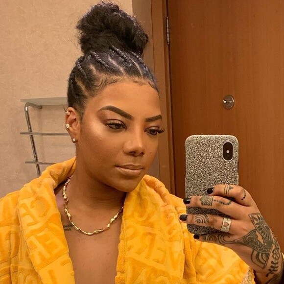 Ludmilla mostra em selfie anel igual ao da namorada, Brunna Gonçalves