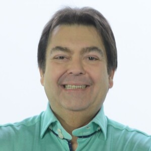 Fausto Silva posa com os filhos no aniversário de Luciana Cardoso, em 29 de junho de 2019