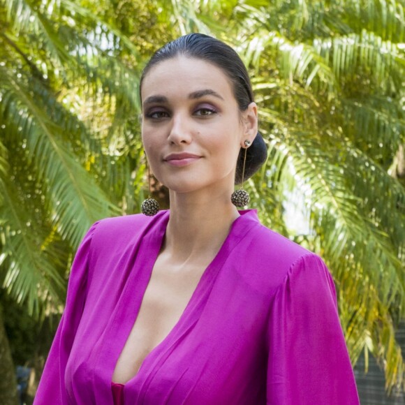 Debora Nascimento comentou sobre o fim do casamento com José Loreto no 'Altas Horas': 'Cuidei das feridas'