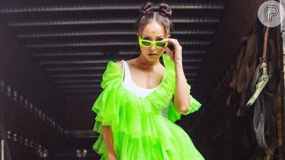 Sabrina Sato usa look verde neon e roupa diverte a filha, Zoe, em vídeo nesta terça-feira, dia 02 de julho de 2019
