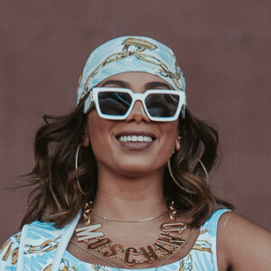 Apresentação de Anitta no Villa Mix teve problema com transmissão e cantora rebate críticas
