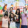 Marcos Mion destaca cuidado dos filhos Donatella e Stefano nos parques da Disney
