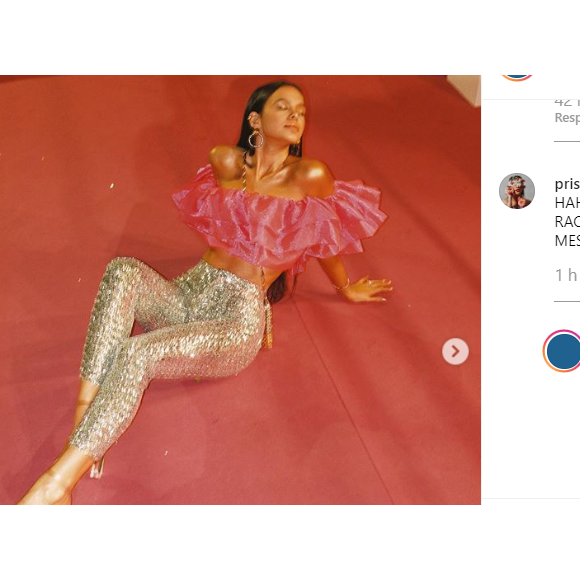 Bruna Marquezine se compara a debutante por trocas de look em prêmio