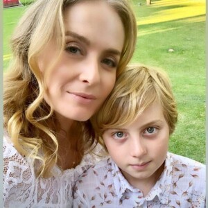 Angélica comemorou a breve recuperação do filho após um acidente enquanto praticava wakeboad