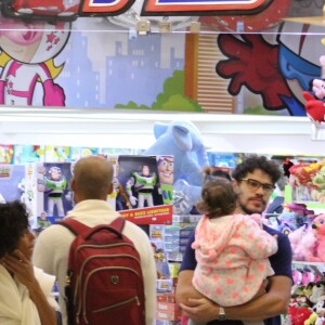 José Loreto e a filha, Bella, protagonizaram momentos fofos durante o passeio