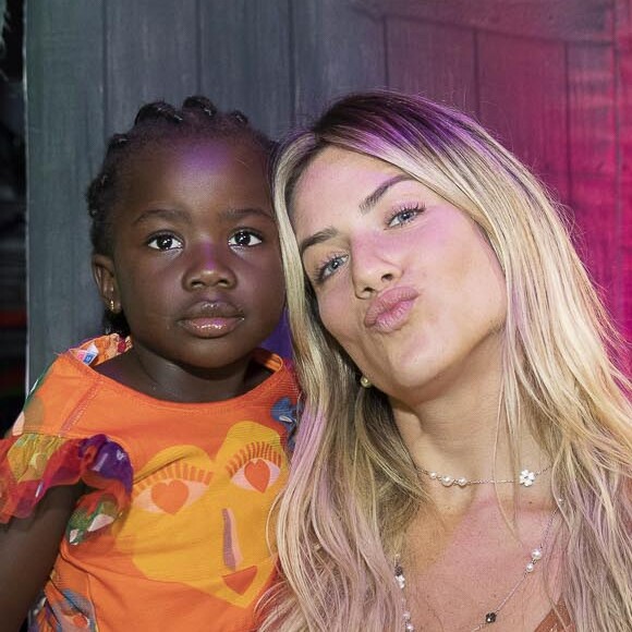 Giovanna Ewbank já conversa com a filha, Títi, sobre racismo