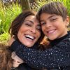 Juliana Paes e o filho Pedro posaram abraçados e fãs comentaram: 'Sua xerox'