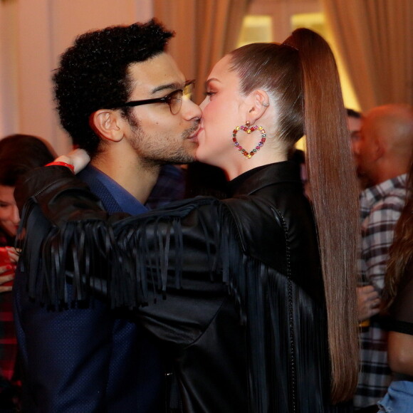 Sophia Abrahão e Sergio Malheiros trocaram beijos no Arraiá do Copa neste sábado, 13 de julho de 2019