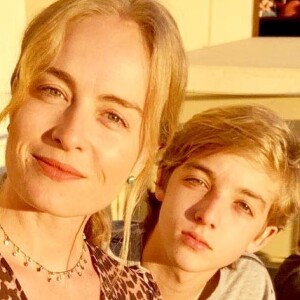 Filho de Angélica e Huck, Joaquim encanta mãe com atitude diante de irmã. Veja foto postada pela apresentadora no Instagram Stories