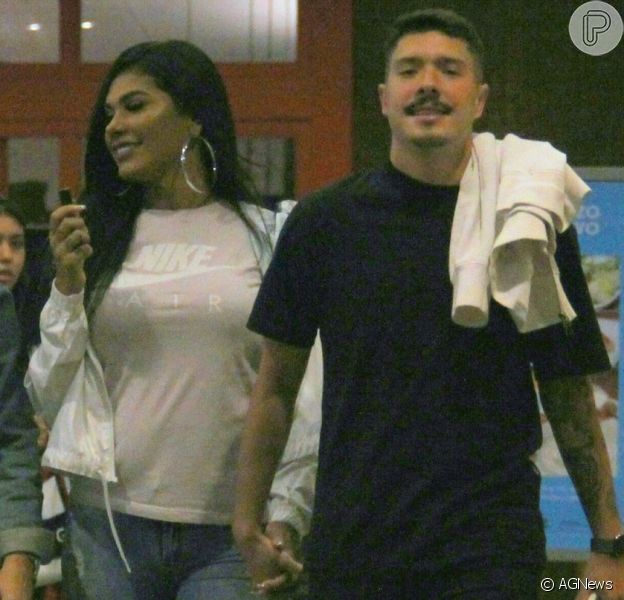 Namoro Ex De Anitta E Flagrado De Maos Dadas Com Mc Famosa Em Shopping Fotos Purepeople