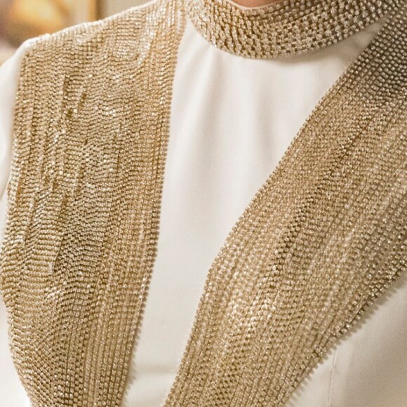 Vestido de Alice Wegmannterá detalhe dourado deslumbrante nesta terça-feira, dia 23 de julho de 2019