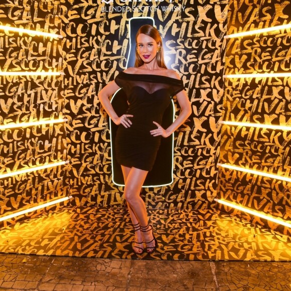 Mariana Ximenes usa vestido justo e curto com busto estruturado para prestigiar evento de bebidas em São Paulo, nesta quarta-feira, dia 24 de julho de 2019