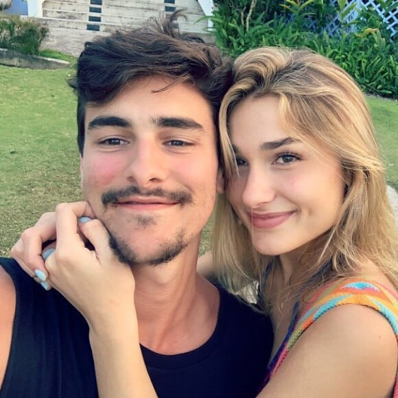 Sasha Meneghel está solteira após fim do namoro com o ator Bruno Montaleone