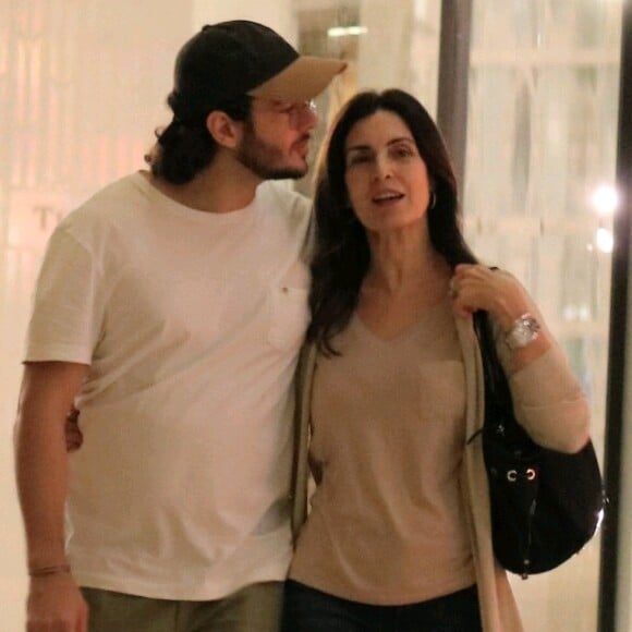 Fátima Bernardes e Túlio Gadêlha fizeram programa a dois durante passeio por shopping do Rio