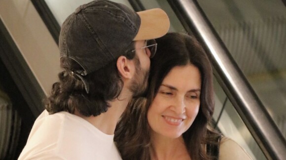 Fátima Bernardes e Túlio Gadêlha namoram durante passeio em shopping. Fotos!