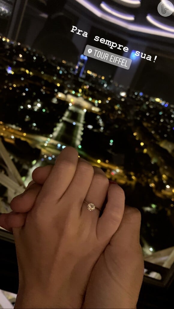 Bárbara Evans aceitou pedido de casamento de Gustavo Theodoro no restaurante Les Jules Verne, na Torre Eiffel, neste domingo, 28 de julho de 2019