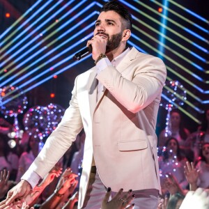 Gusttavo Lima foi atingido por copo no rosto durante show em Barreiras, na Bahia, na quinta-feira, 1 de agosto de 2019