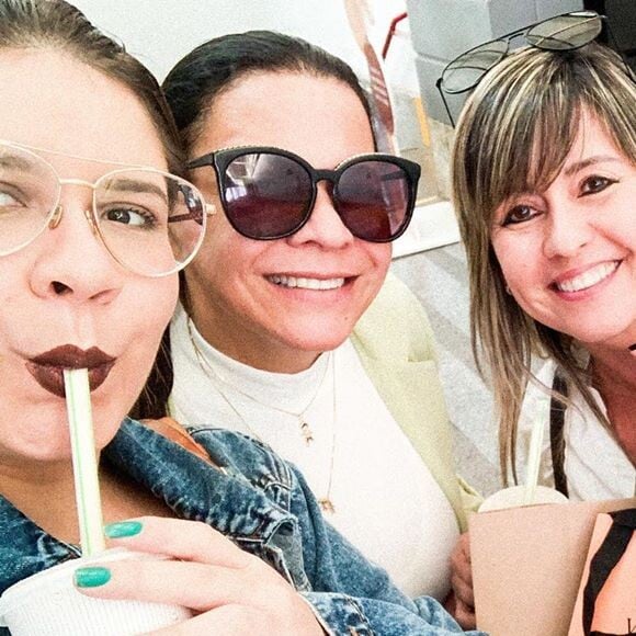 Mãe e sogra de Marilia Mendonça chamaram atenção em foto com cantora