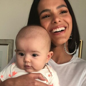 Bruna Marquezine ganha elogios ao mostra vídeo beijando bebê nesta segunda-feira, dia 05 de agosto de 2019