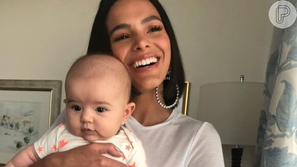 Bruna Marquezine ganha elogios ao mostra vídeo beijando bebê nesta segunda-feira, dia 05 de agosto de 2019