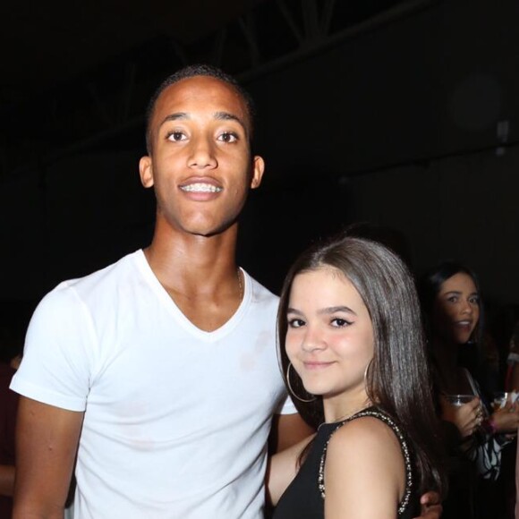 Mel Maia curtiu show acompanhada do jogador de futebol do Fluminense, o jovem João Pedro. 'Só amigos', diz mãe da atriz